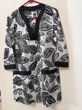 Black & White Leaf Print Collared Tunic